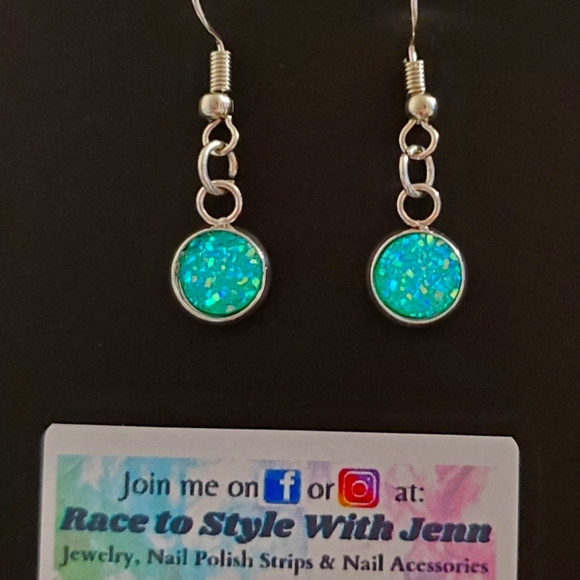 Crystal Earrings on Silver colored hooks - Picture 1 of 1